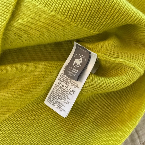 J. Crew Cashmere classic-fit crewneck sweater in Burnish Chartreuse S $128 BA400 - Picture 9 of 11